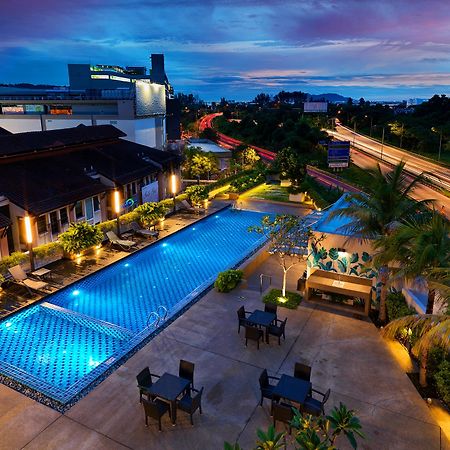 Eastin Hotel Penang Sungai Dua Bukit Екстериор снимка