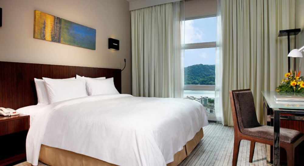 Eastin Hotel Penang Sungai Dua Bukit Екстериор снимка